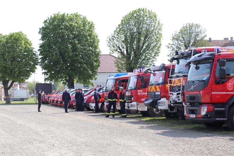 Slika /slike/tehnički zbor (22).JPG